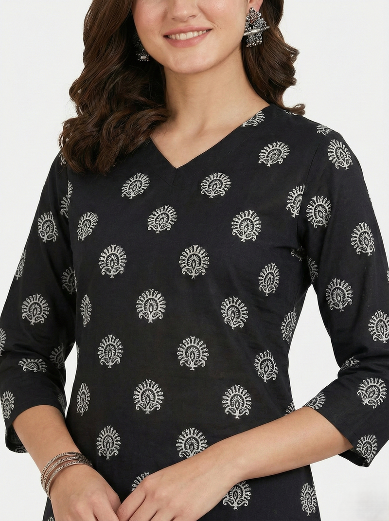 Black White Floral Booti Printed 3/4 Sleeves V-Neck Short Kurti