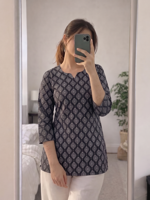 Black White Geometric Printed 3/4 Sleeves Short Kurti