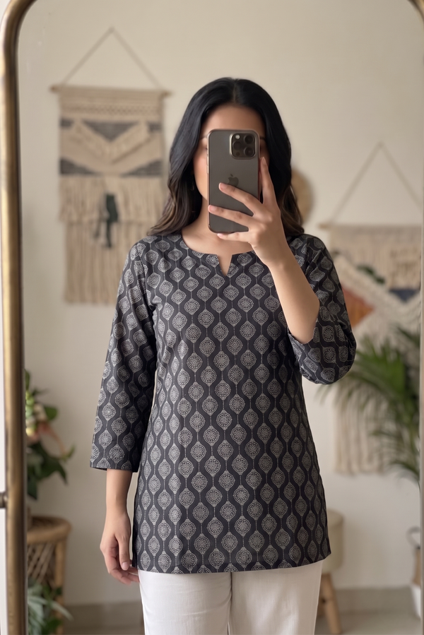 Black White Geometric Printed 3/4 Sleeves Short Kurti