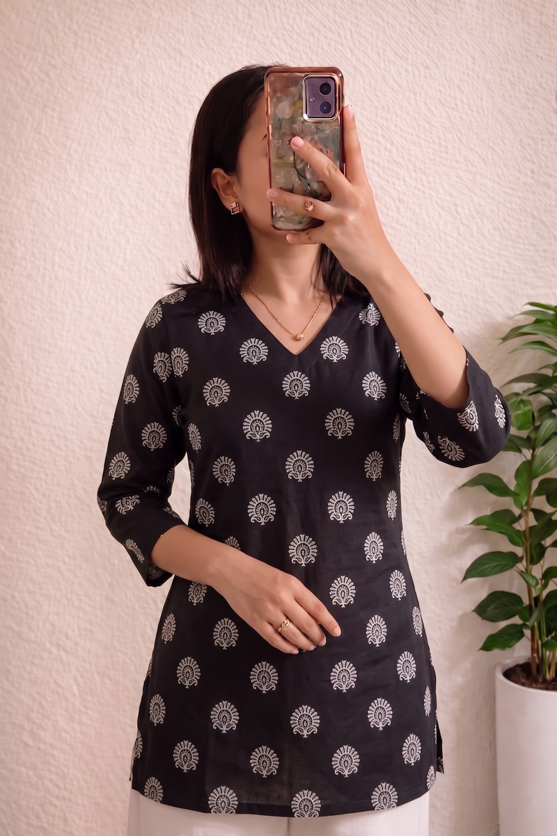 Black White Floral Booti Printed 3/4 Sleeves V-Neck Short Kurti