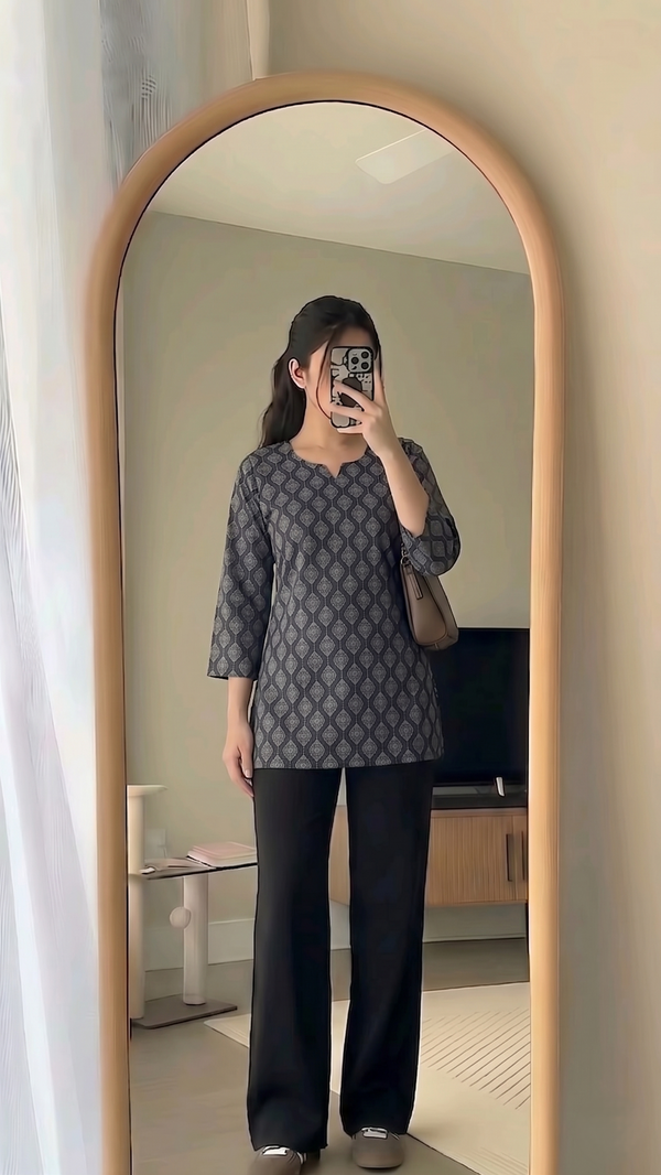 Black White Geometric Printed 3/4 Sleeves Short Kurti